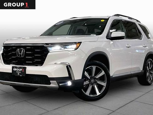 Used 2023 Honda Pilot Touring image 1