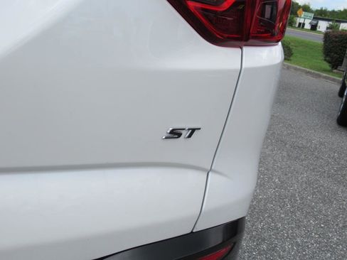 Used 2022 Buick Enclave Essence w/ Sport Touring Edition image 8