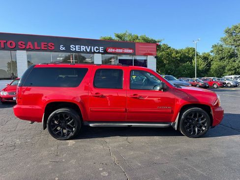 Used 2013 GMC Yukon XL SLE w/ Suspension Package, Off-Road AWD/4WD image 8