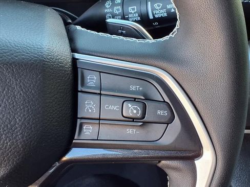 Used 2023 Jeep Grand Cherokee Laredo w/ Luxury Tech Group I image 19