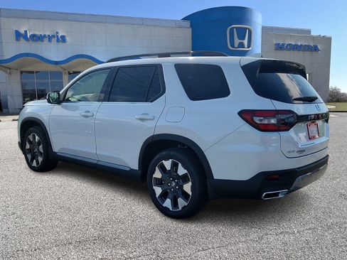 New 2026 Honda Pilot Touring image 3