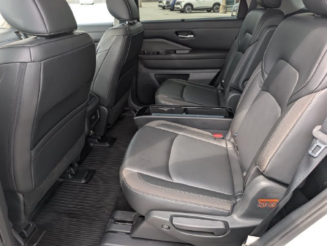 Used 2024 Nissan Pathfinder SL w/ SL Premium Package AWD/4WD image 17