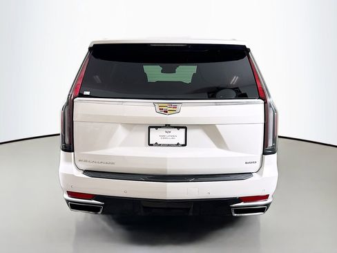 Used 2022 Cadillac Escalade Luxury AWD/4WD image 6