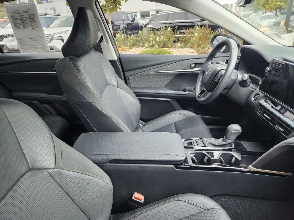 Used 2026 Toyota Camry XLE AWD/4WD image 8