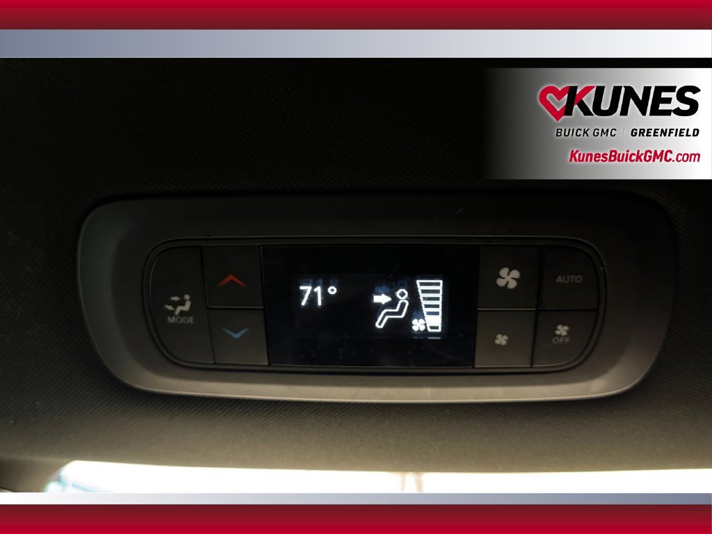 Used 2025 Chrysler Pacifica Select FWD image 34