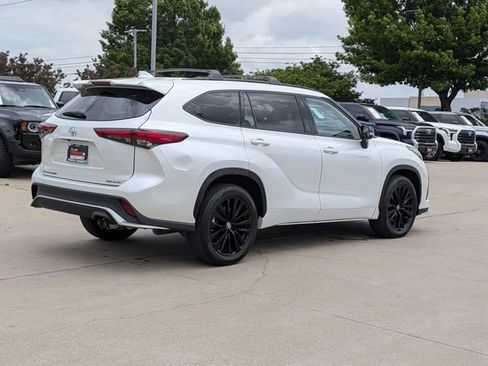 Used 2023 Toyota Highlander XSE AWD/4WD image 5