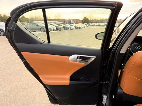 Used 2012 Lexus CT 200h Premium image 16