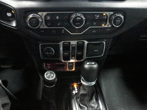 Used 2024 Jeep Wrangler Unlimited AWD/4WD image 27