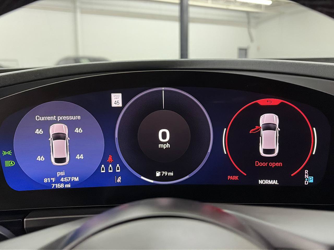 Used 2025 Porsche Macan Electric w/ Premium Package RWD image 15