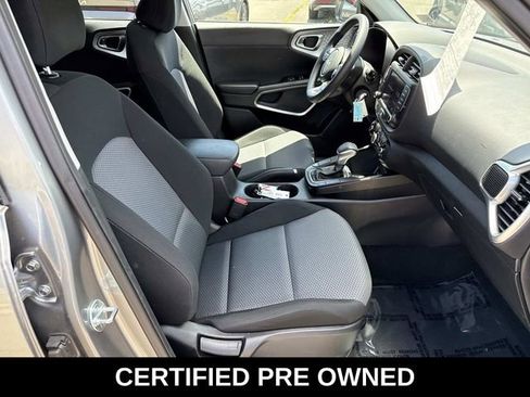 Used 2025 Kia Soul LX FWD image 9