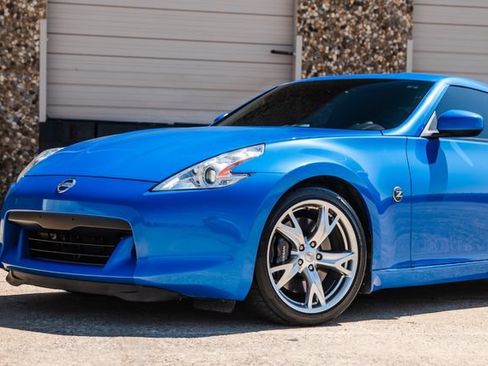 Used 2010 Nissan 370Z Touring w/ Sport Pkg RWD image 36