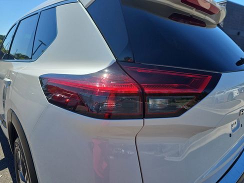 Used 2023 Nissan Rogue SL FWD image 35