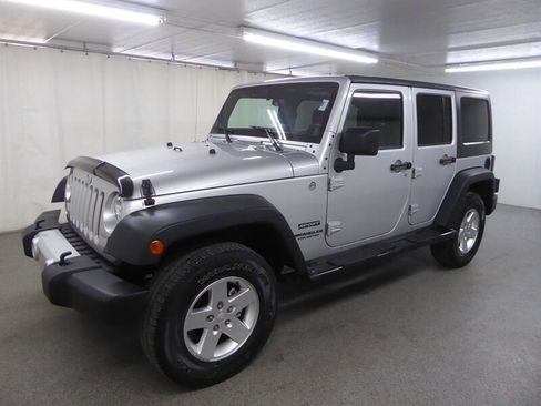 Used 2011 Jeep Wrangler Unlimited Sport AWD/4WD image 3