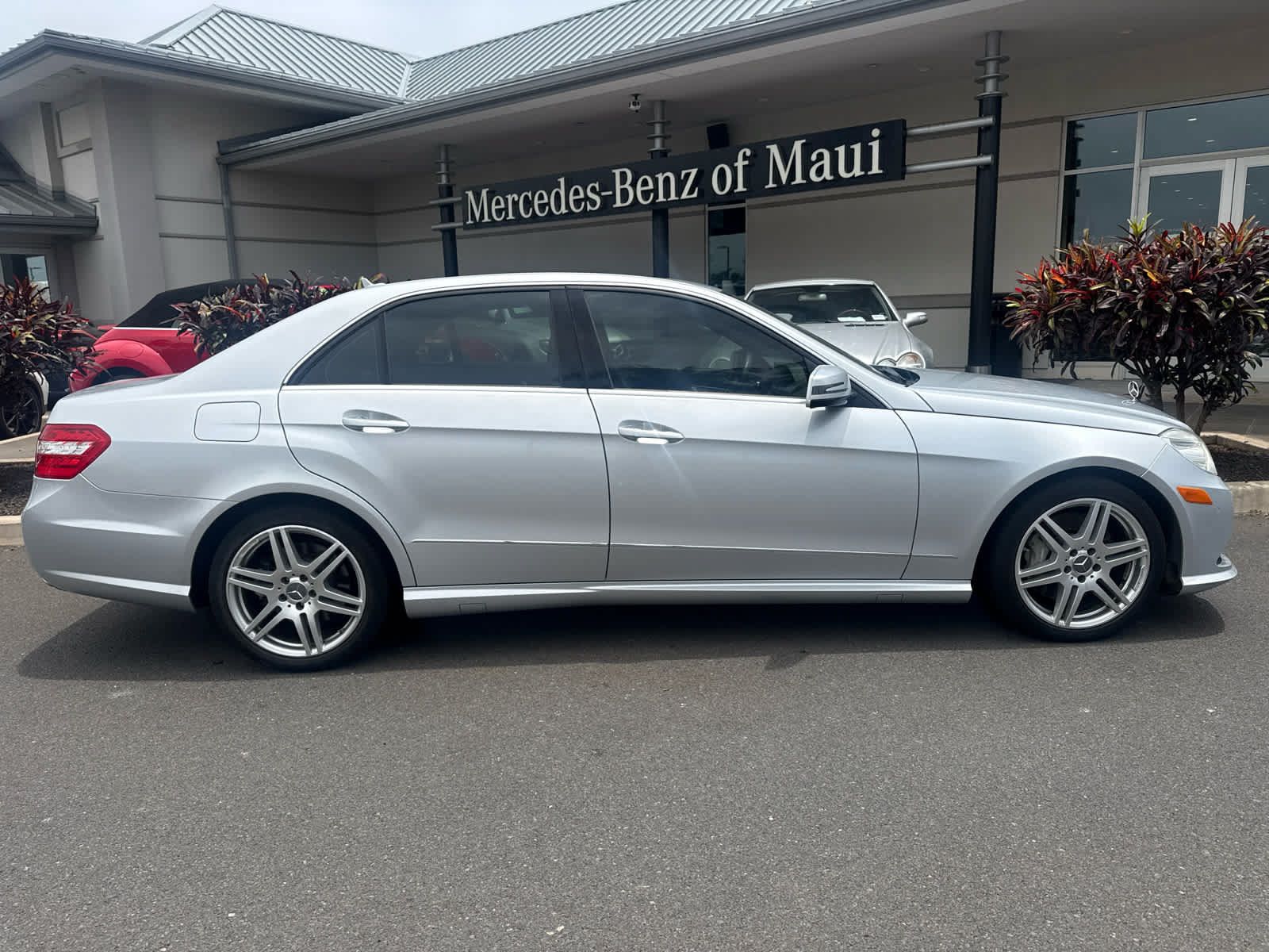 Used 2010 Mercedes-Benz E 550 Sedan image 2