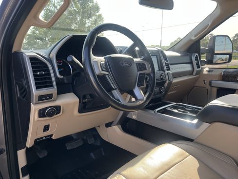 Used 2019 Ford F250 Lariat w/ Lariat Value Package AWD/4WD image 14