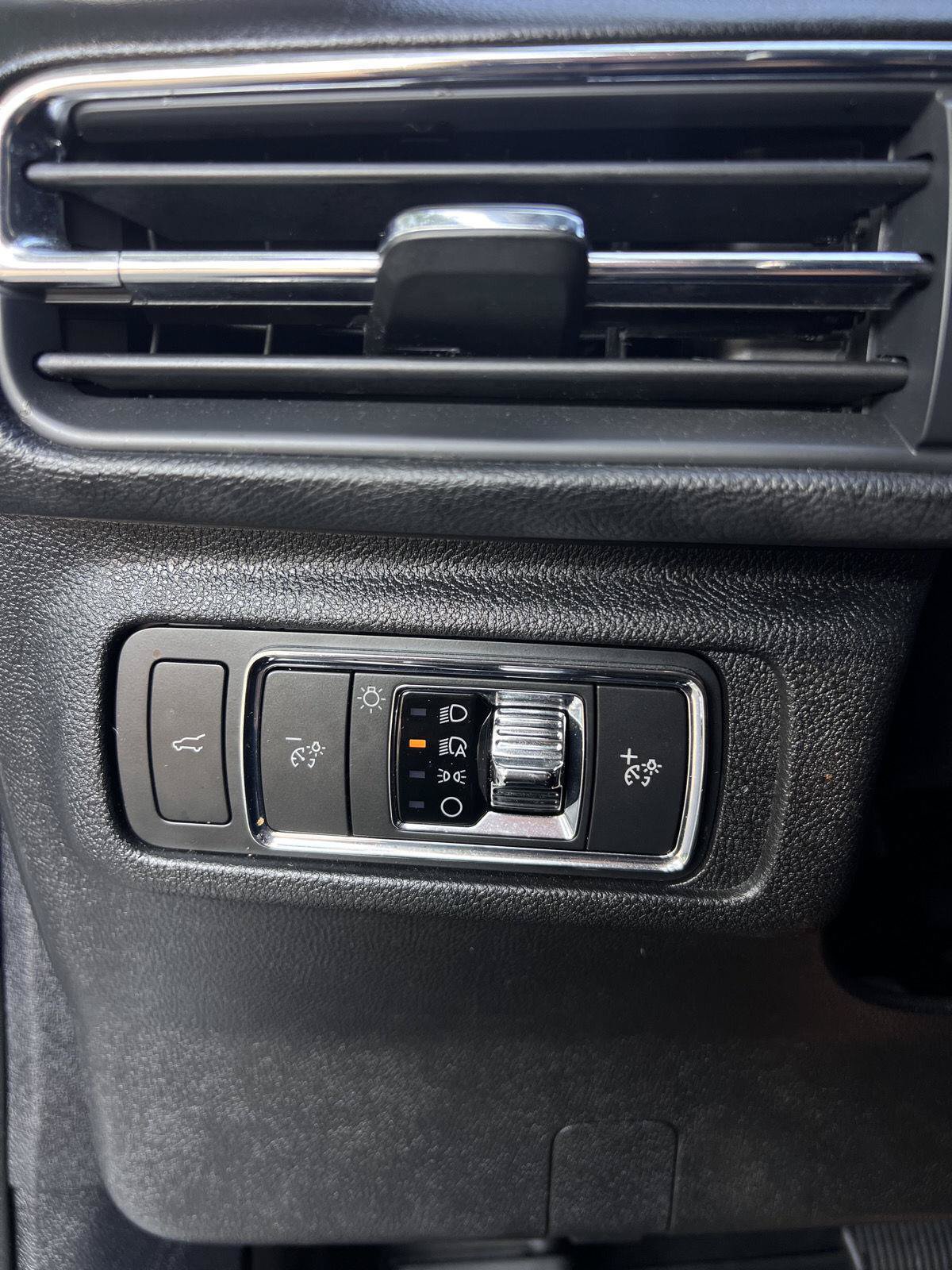 Used 2022 Lincoln Corsair FWD w/ Equipment Group 101A image 13