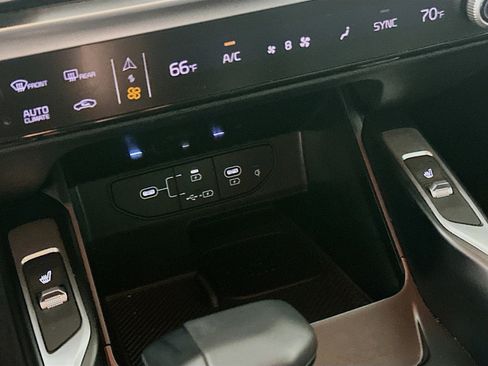 Used 2024 Kia Sorento S image 26