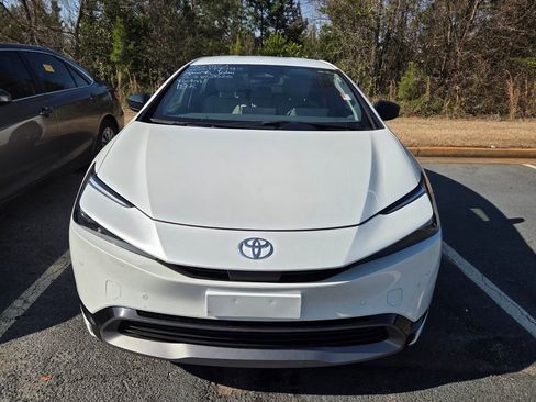 Used 2024 Toyota Prius XLE image 2