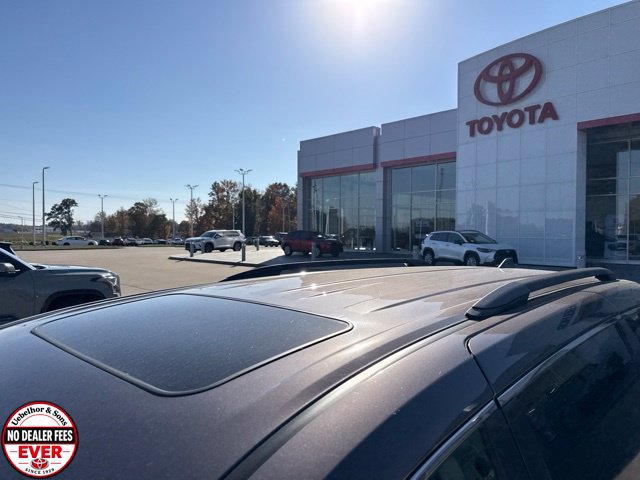 Used 2021 Toyota Sienna XLE w/ XLE Plus Package FWD image 3