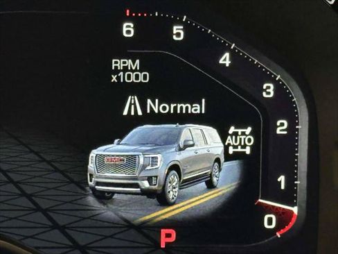 Used 2023 GMC Yukon XL Denali AWD/4WD image 28