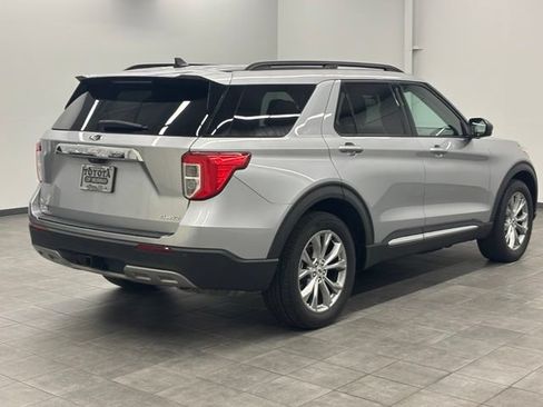 Used 2021 Ford Explorer XLT w/ Equipment Group 202A AWD/4WD image 2