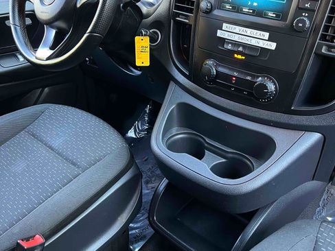 Used 2022 Mercedes-Benz Metris image 26