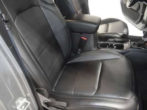 Used 2021 Jeep Gladiator Sport image 21