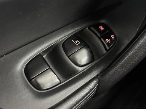 Used 2018 Nissan Rogue SV AWD/4WD image 41