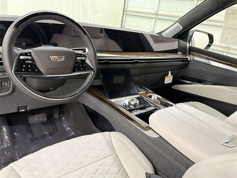 New 2026 Cadillac Escalade Platinum Sport w/ LPO, ONYX Package image 21