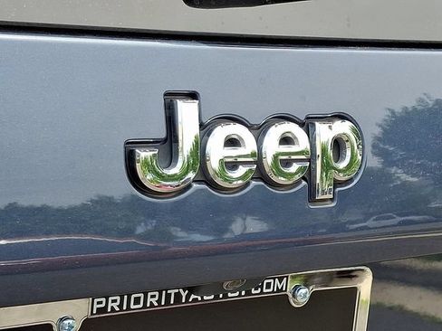 Used 2019 Jeep Cherokee Latitude Plus AWD/4WD image 22