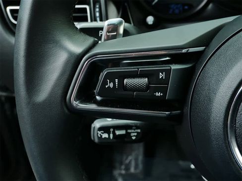 Used 2025 Porsche Macan image 20