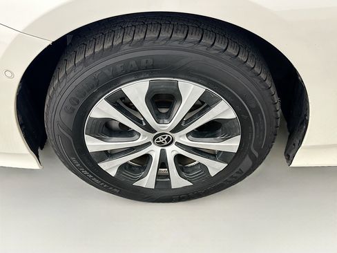 Used 2019 Toyota Prius XLE w/ Carpet Mat Package AWD/4WD image 11