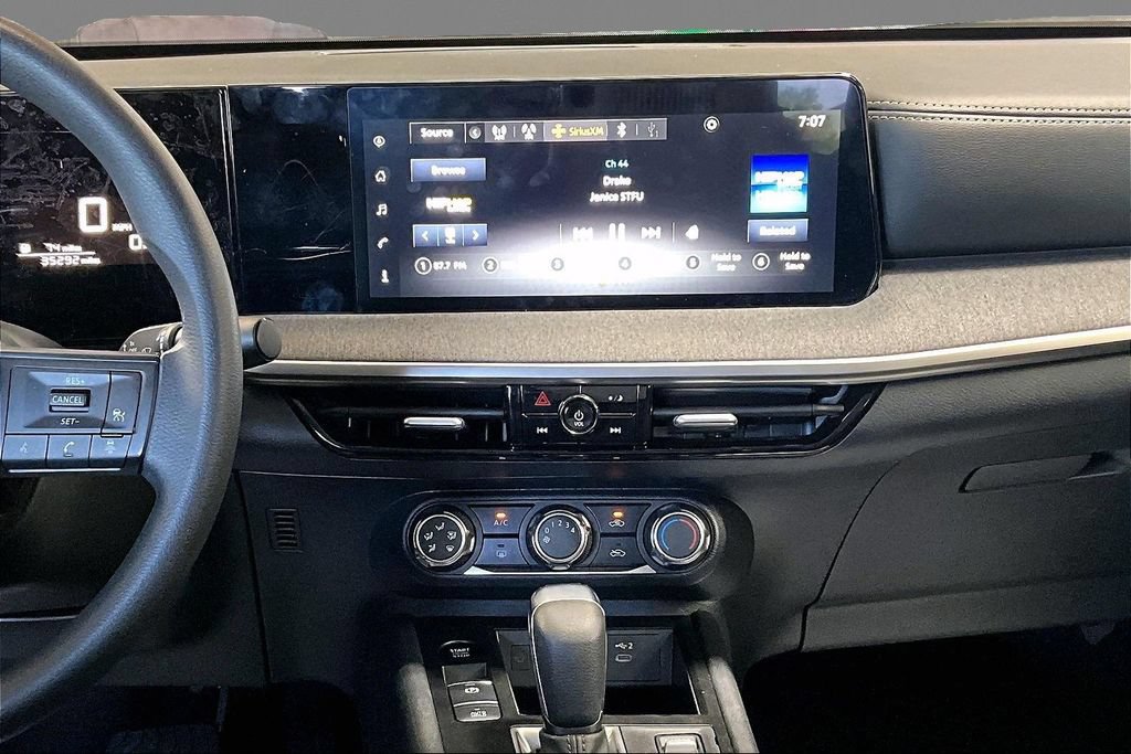 Used 2025 Nissan Kicks SV FWD image 5