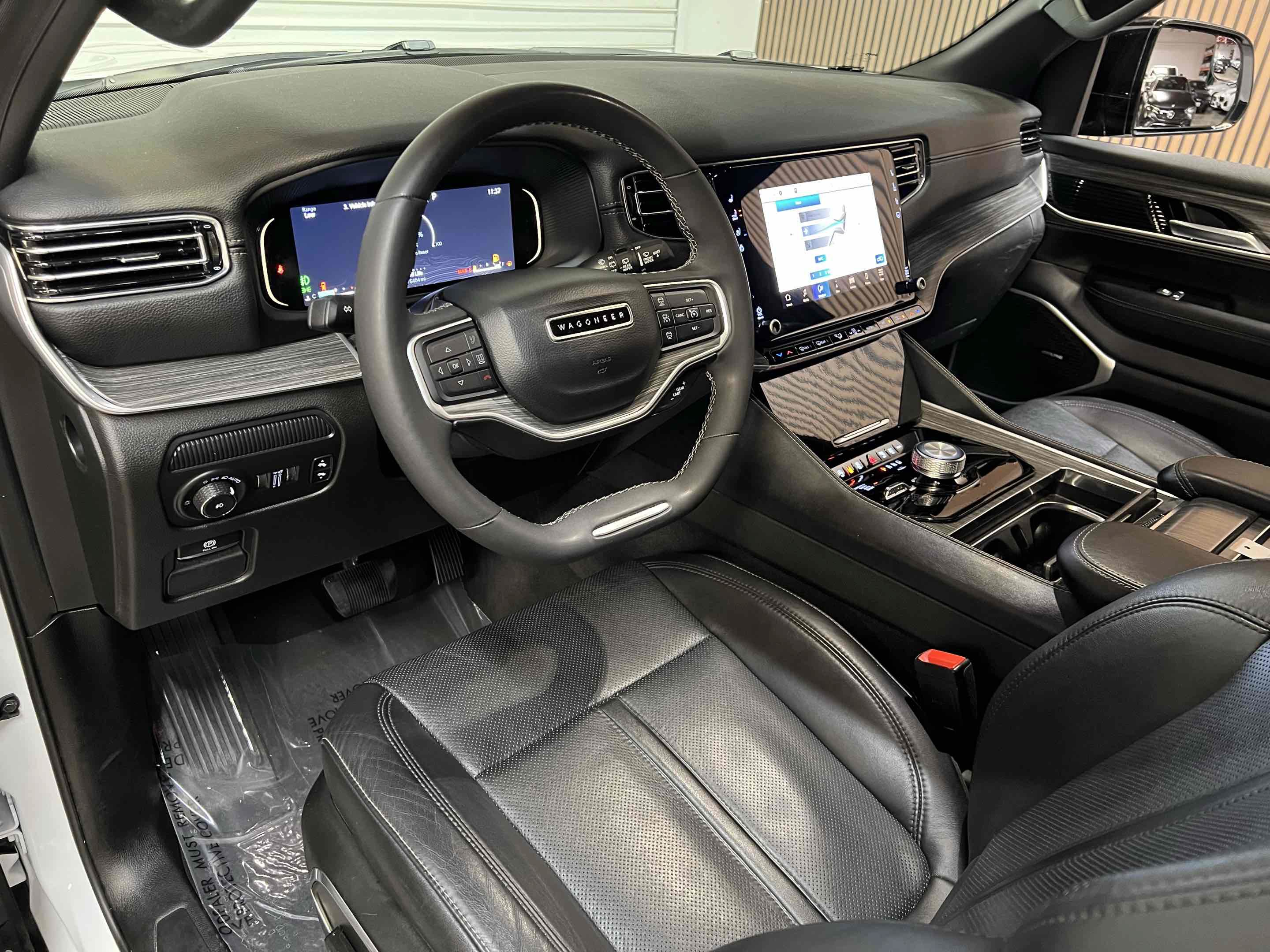 Used 2024 Jeep Wagoneer L Series II AWD/4WD image 3