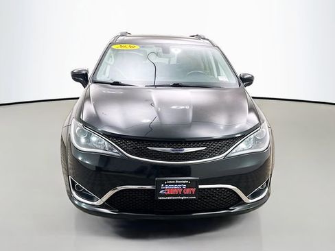 Used 2020 Chrysler Pacifica Touring-L w/ Tire & Wheel Group FWD image 2