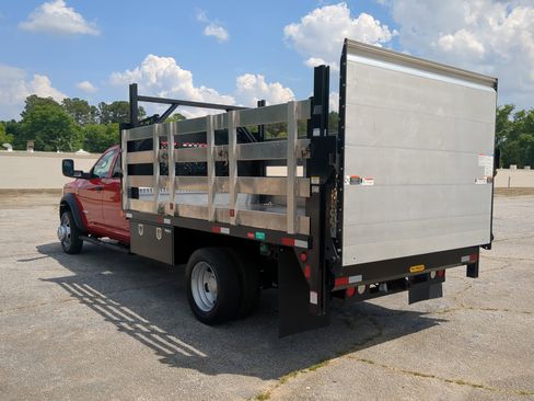 Used 2022 RAM 5500 Tradesman w/ Chrome Appearance Group RWD image 5