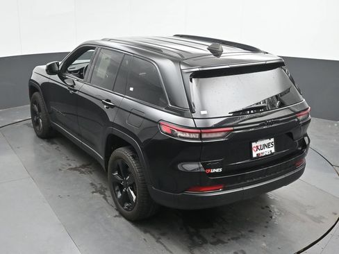 Used 2023 Jeep Grand Cherokee Altitude AWD/4WD image 37