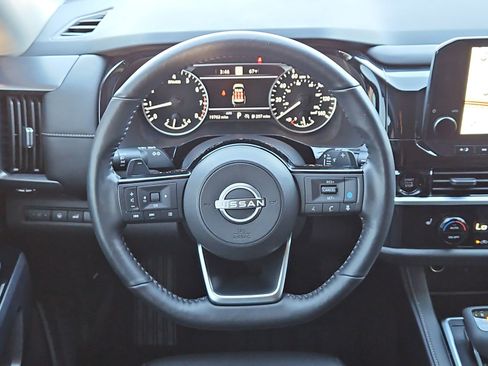 Certified 2025 Nissan Pathfinder SL image 15