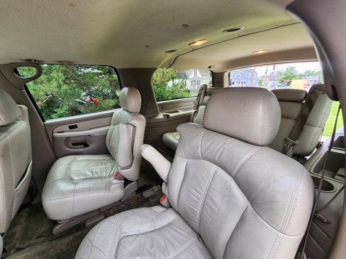 Used 2002 Chevrolet Suburban LT AWD/4WD image 15