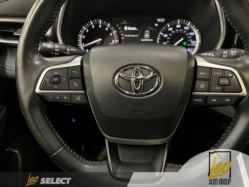 Used 2022 Toyota Highlander XLE image 17