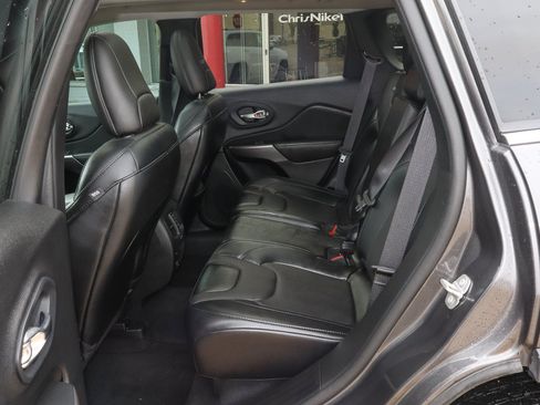 Used 2022 Jeep Cherokee Latitude Lux w/ Sun & Sound Group FWD image 8