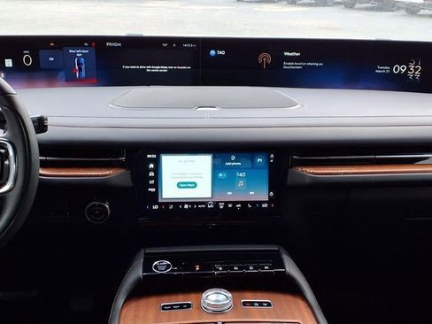 New 2025 Lincoln Navigator Black Label AWD/4WD image 12
