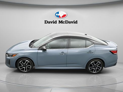 Used 2025 Nissan Sentra SR w/ SR Premium Package FWD image 39