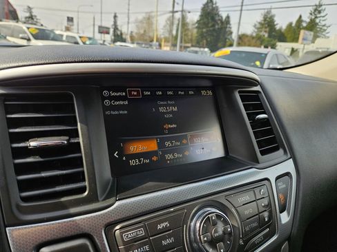 Used 2020 Nissan Pathfinder SL image 29