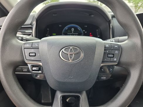 Used 2025 Toyota Camry LE FWD image 18