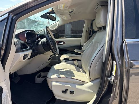Used 2019 Chrysler Pacifica Limited FWD image 12