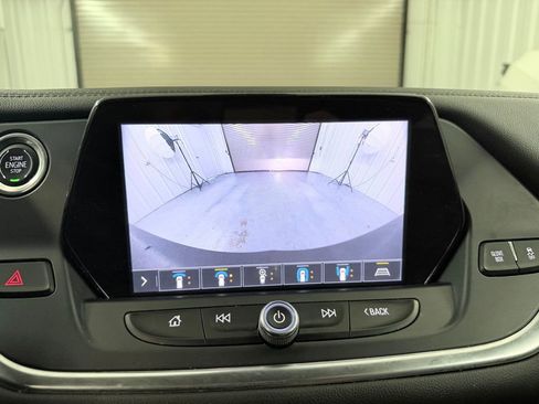 Used 2019 Chevrolet Blazer LT w/ Sound & Technology Package FWD image 17