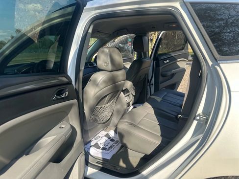 Used 2010 Cadillac SRX 2WD image 4