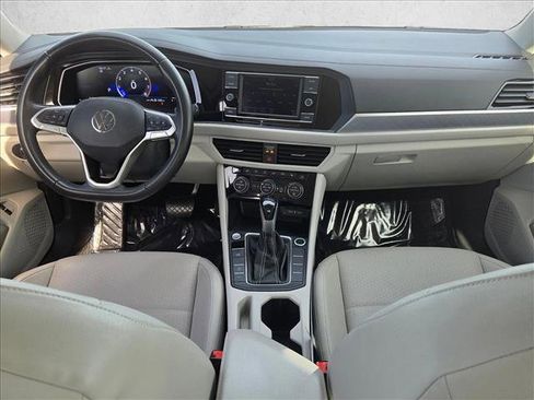 Used 2024 Volkswagen Jetta SE w/ Black Wheel Package image 17