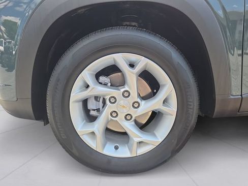 Used 2025 Chevrolet Trax LS w/ LS Convenience Package FWD image 9